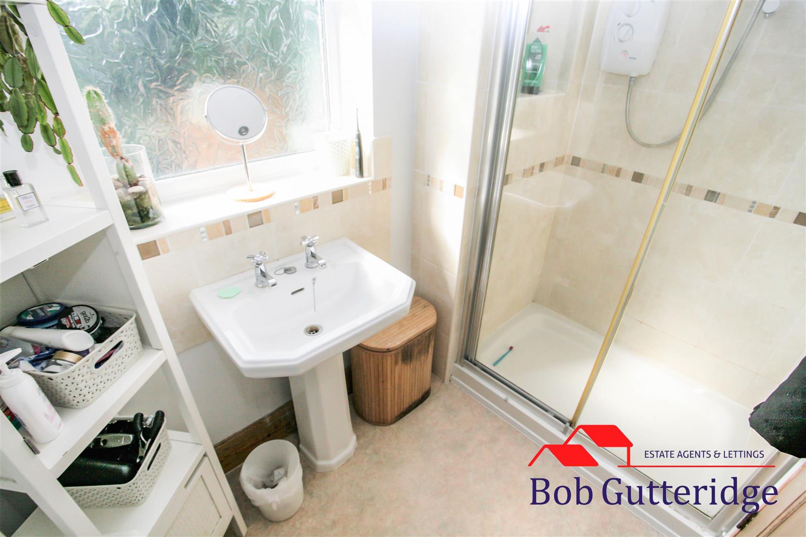 EN SUITE SHOWER ROOM